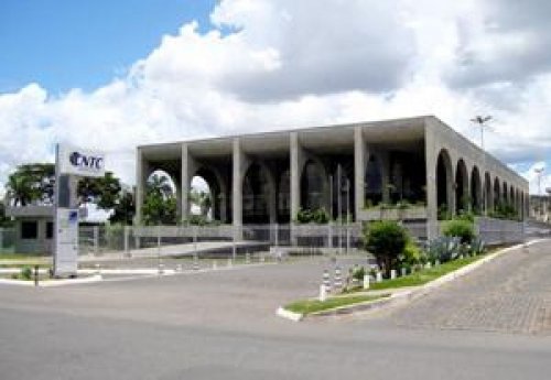 Trabalhadores do comrcio entram com ao contra MP 905, que autoriza trabalho aos domingos